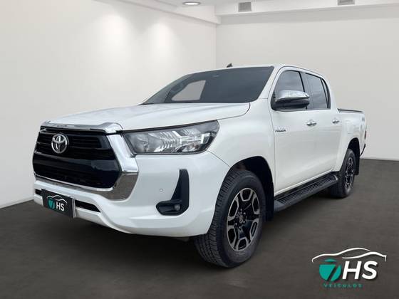 TOYOTA HILUX 2.8 D-4D TURBO DIESEL CD GR-S 4X4 AUTOMÁTICO TOYOTA HILUX 2.8 D-4D TURBO DIESEL CD GR-S 4X4 AUTOMÁTICO